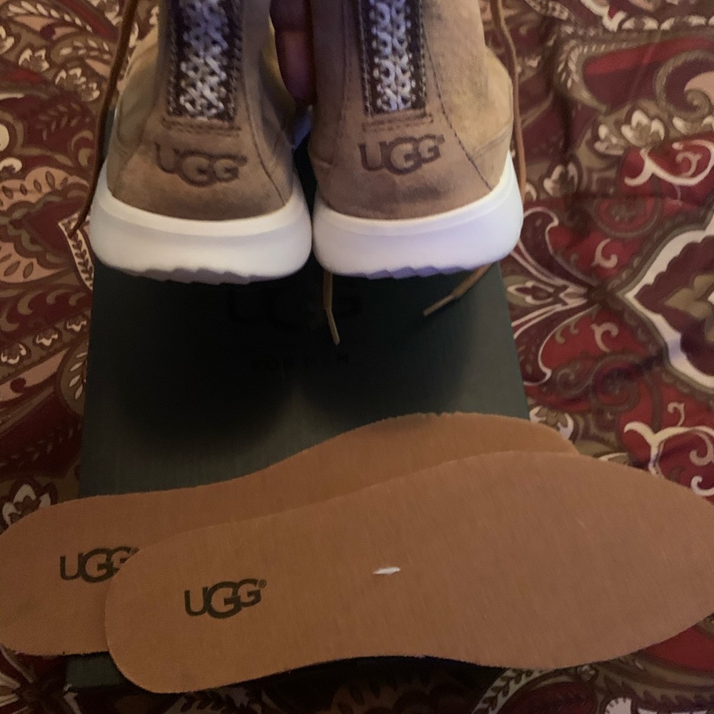 UGG - Picture 4 of 5